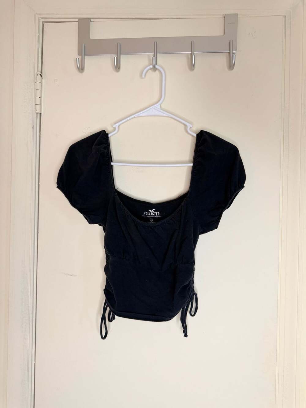 Hollister Black Puff Sleeve Crop Top